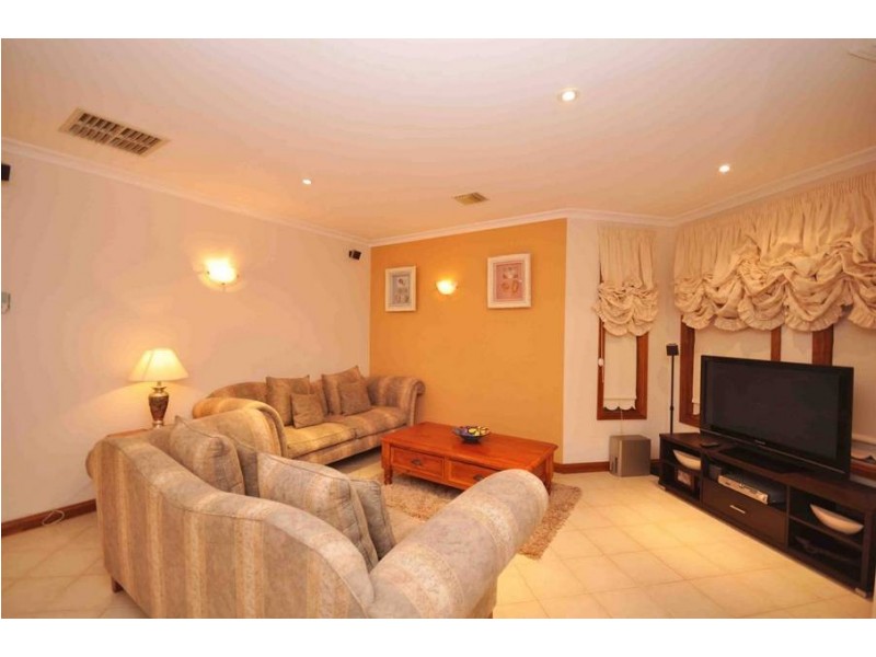 17 Kennedy Parade, Roxburgh Park VIC 3064