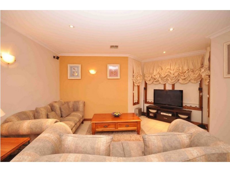 17 Kennedy Parade, Roxburgh Park VIC 3064