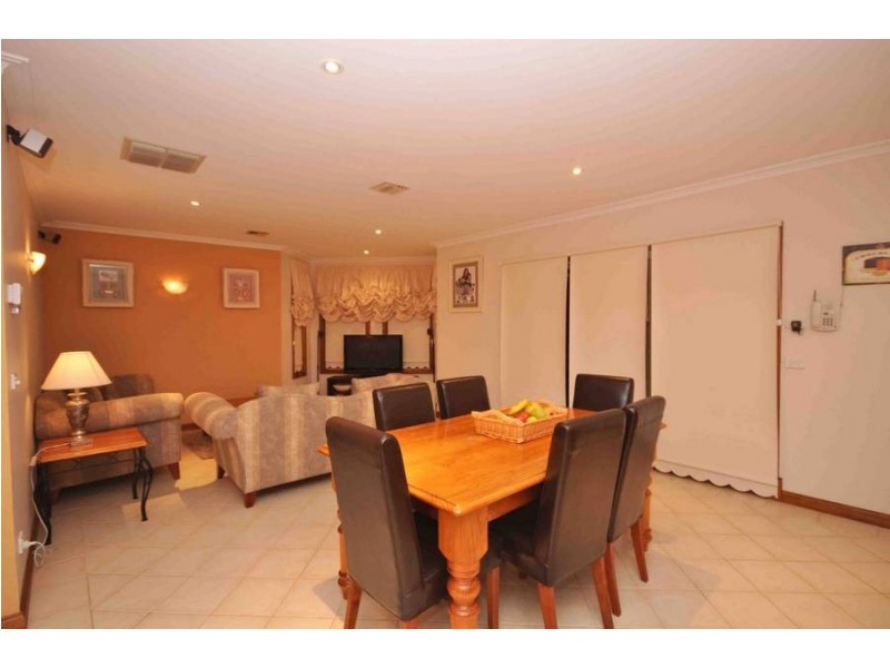 17 Kennedy Parade, Roxburgh Park VIC 3064