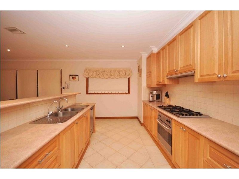 17 Kennedy Parade, Roxburgh Park VIC 3064