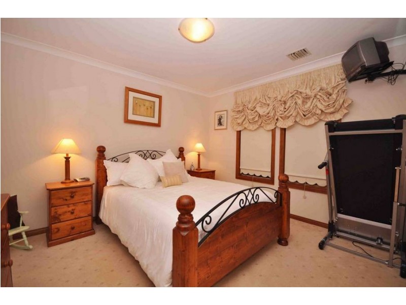 17 Kennedy Parade, Roxburgh Park VIC 3064