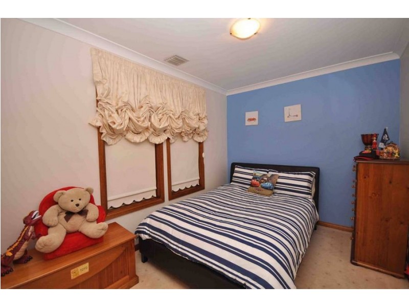 17 Kennedy Parade, Roxburgh Park VIC 3064