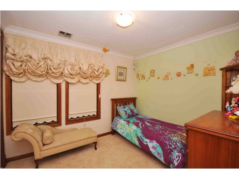 17 Kennedy Parade, Roxburgh Park VIC 3064