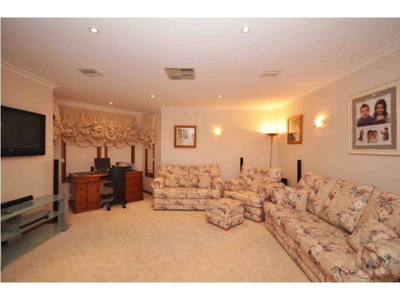 17 Kennedy Parade, Roxburgh Park VIC 3064