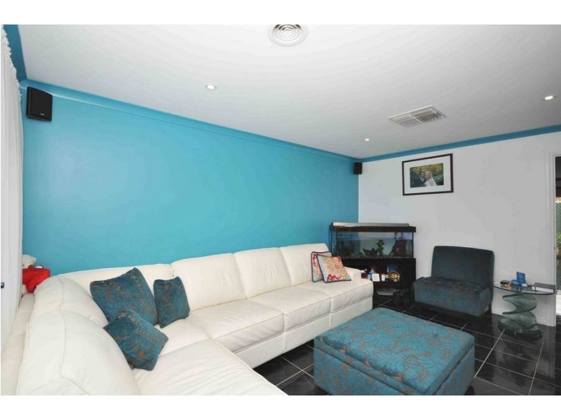 30/4-16 Melaleuca Drive, Meadow Heights VIC 3048