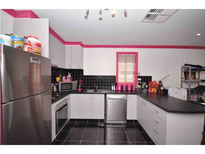 30/4-16 Melaleuca Drive, Meadow Heights VIC 3048