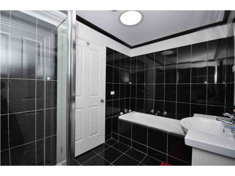 30/4-16 Melaleuca Drive, Meadow Heights VIC 3048