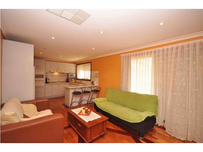 15 Rokewood Crescent, Meadow Heights VIC 3048