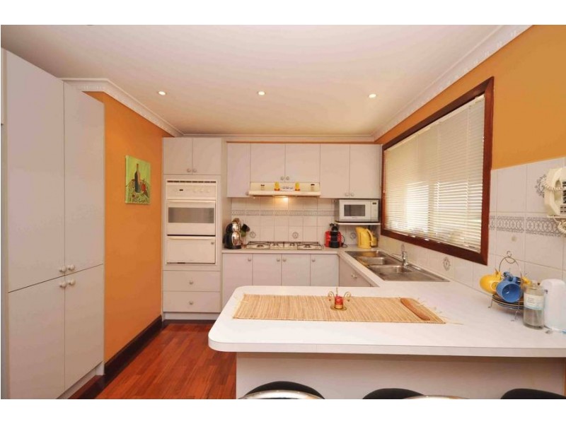 15 Rokewood Crescent, Meadow Heights VIC 3048