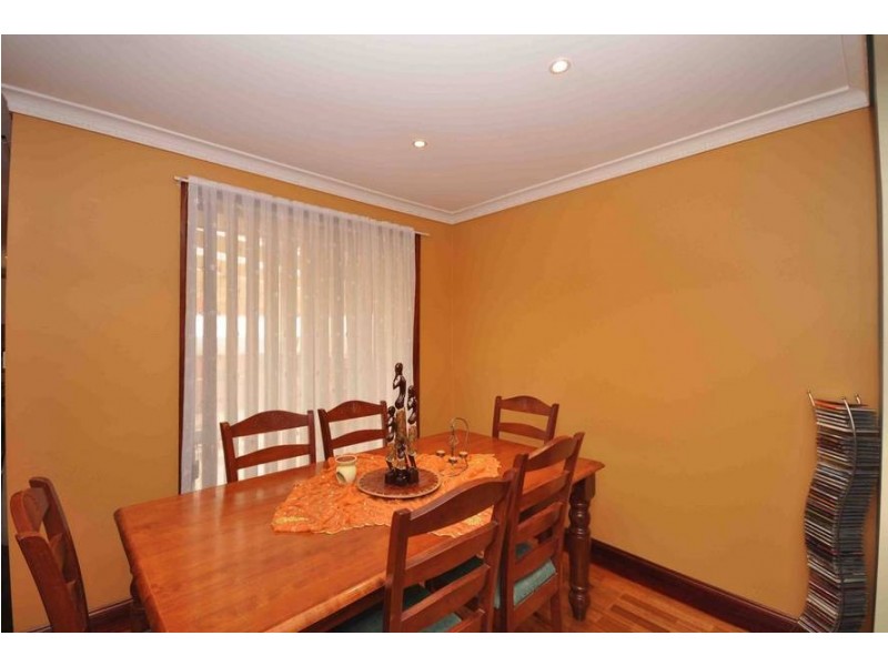 15 Rokewood Crescent, Meadow Heights VIC 3048