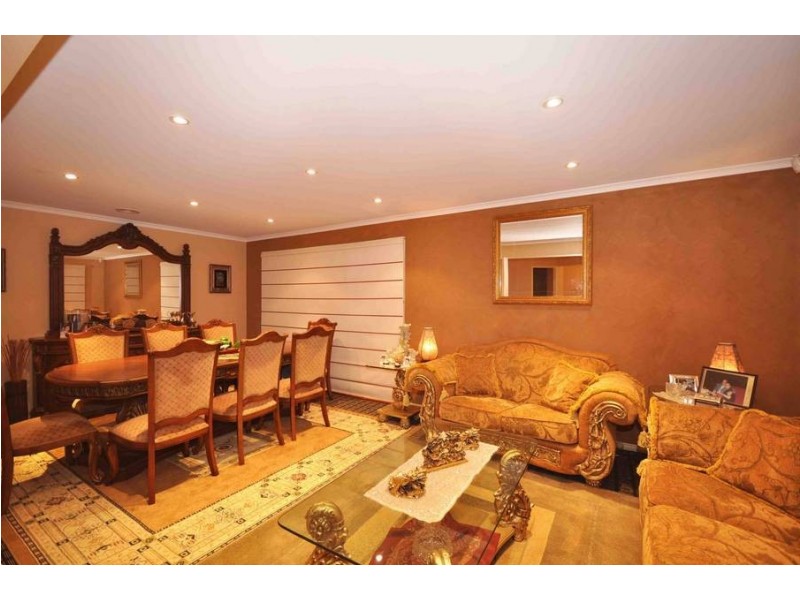 4 Avonlea Court, Roxburgh Park VIC 3064