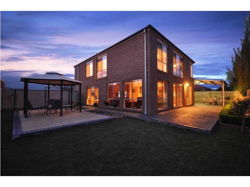 4 Avonlea Court, Roxburgh Park VIC 3064