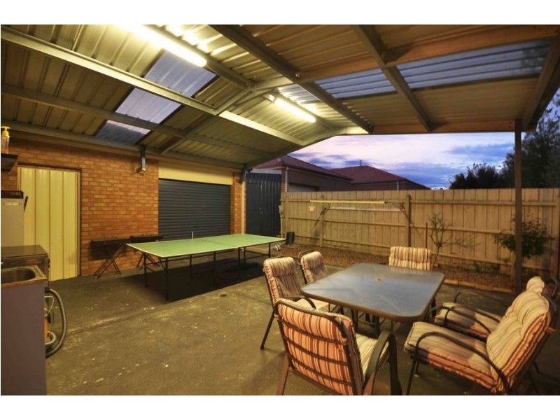 4 Avonlea Court, Roxburgh Park VIC 3064