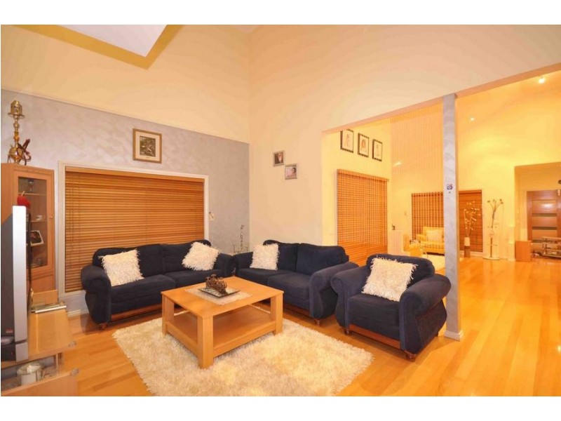 33 Arkley Drive, Greenvale VIC 3059