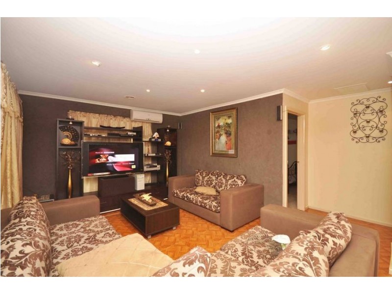 3 Cobby Court, Roxburgh Park VIC 3064