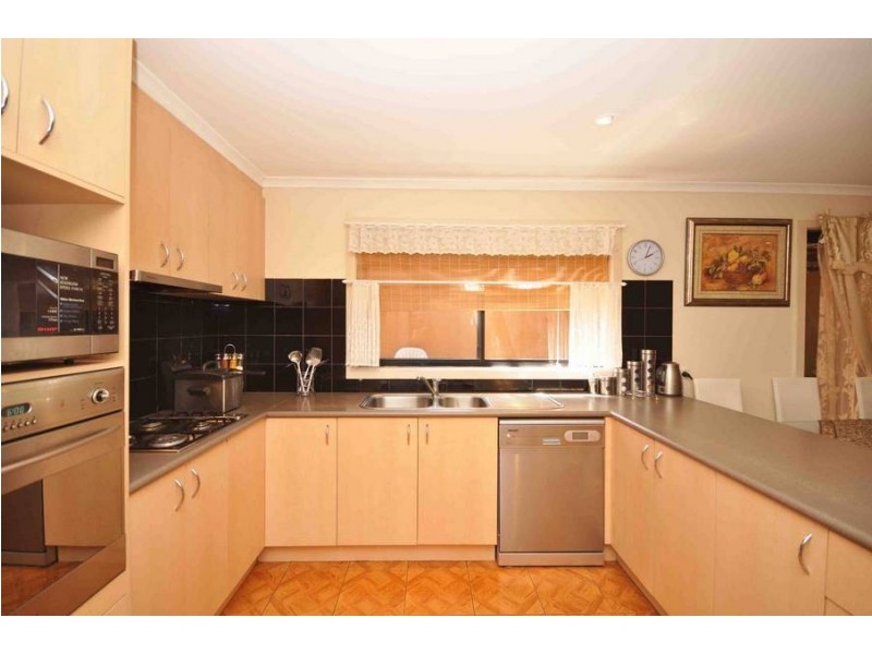 3 Cobby Court, Roxburgh Park VIC 3064