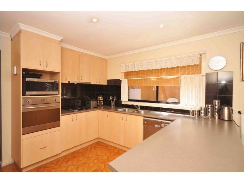 3 Cobby Court, Roxburgh Park VIC 3064