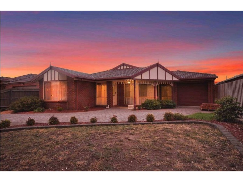 13 Taplin Way, Roxburgh Park VIC 3064