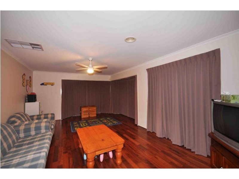 13 Taplin Way, Roxburgh Park VIC 3064