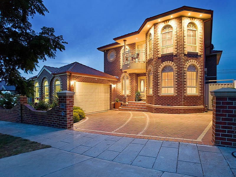 8 Wild Crescent, Roxburgh Park VIC 3064