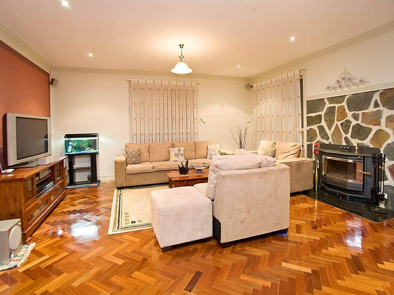 8 Wild Crescent, Roxburgh Park VIC 3064