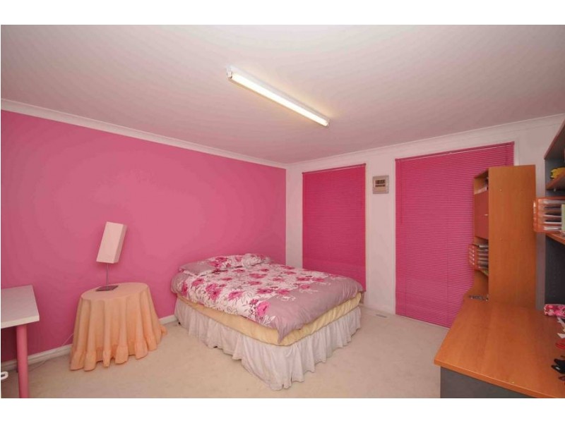 12 Preston Avenue, Roxburgh Park VIC 3064