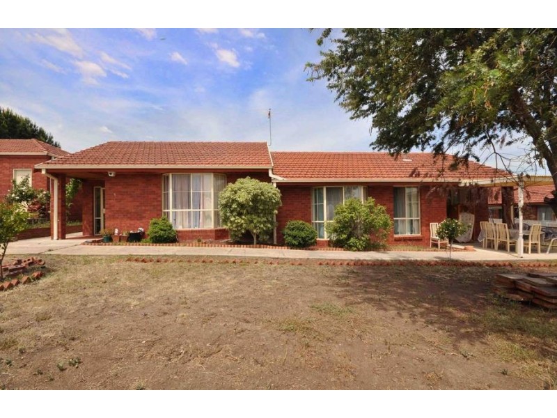 15 Peppermint Grove, Meadow Heights VIC 3048