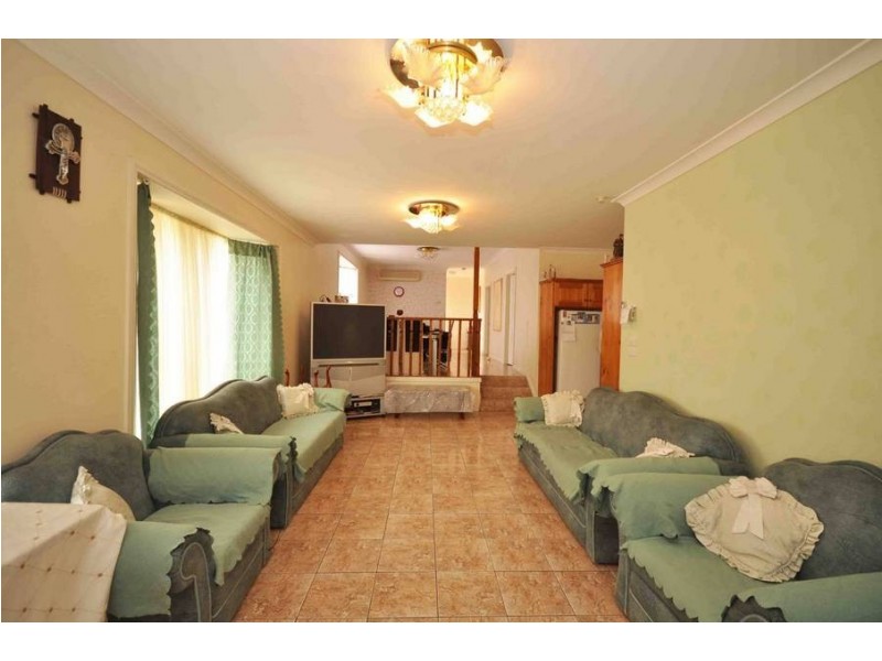 15 Peppermint Grove, Meadow Heights VIC 3048