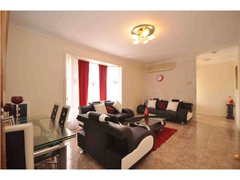 15 Peppermint Grove, Meadow Heights VIC 3048