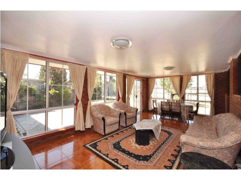 42 Gunbower Crescent, Meadow Heights VIC 3048