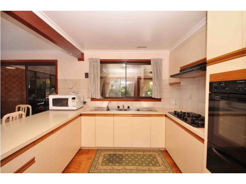 42 Gunbower Crescent, Meadow Heights VIC 3048