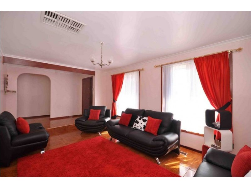 42 Gunbower Crescent, Meadow Heights VIC 3048