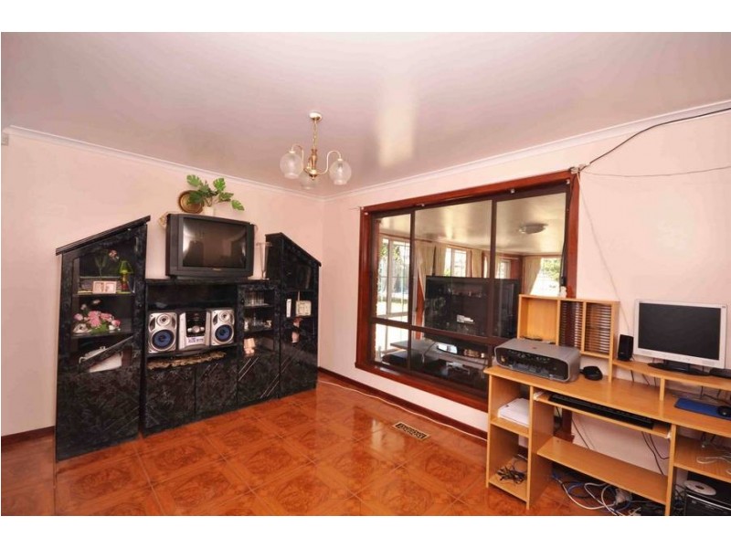 42 Gunbower Crescent, Meadow Heights VIC 3048