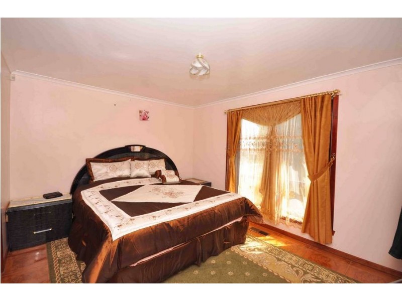 42 Gunbower Crescent, Meadow Heights VIC 3048