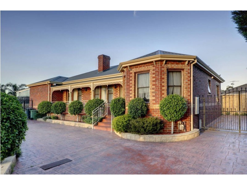 19 Satterley Way, Roxburgh Park VIC 3064