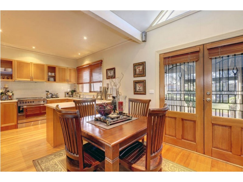 19 Satterley Way, Roxburgh Park VIC 3064