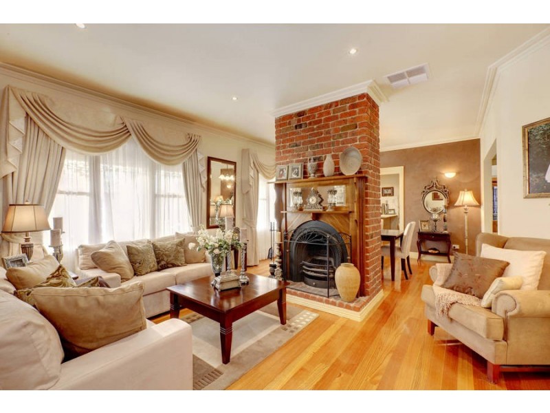 19 Satterley Way, Roxburgh Park VIC 3064