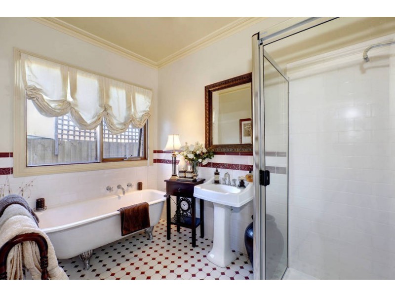 19 Satterley Way, Roxburgh Park VIC 3064