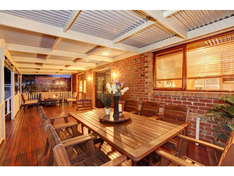 19 Satterley Way, Roxburgh Park VIC 3064