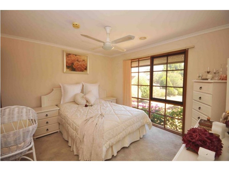 4 Morris Court, Meadow Heights VIC 3048