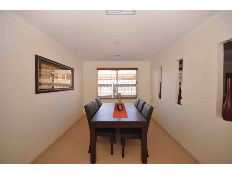 10 Wisla Circuit, Roxburgh Park VIC 3064