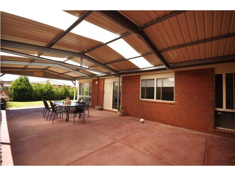 10 Wisla Circuit, Roxburgh Park VIC 3064