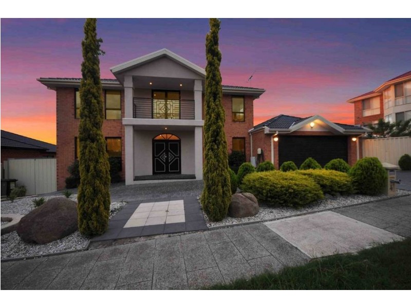 4 Stillwell Crescent, Roxburgh Park VIC 3064