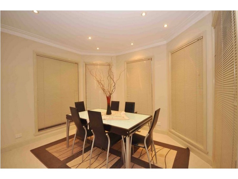 4 Stillwell Crescent, Roxburgh Park VIC 3064