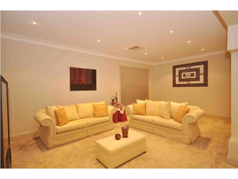 4 Stillwell Crescent, Roxburgh Park VIC 3064