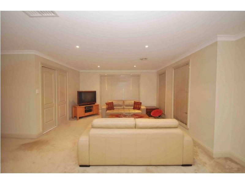 4 Stillwell Crescent, Roxburgh Park VIC 3064