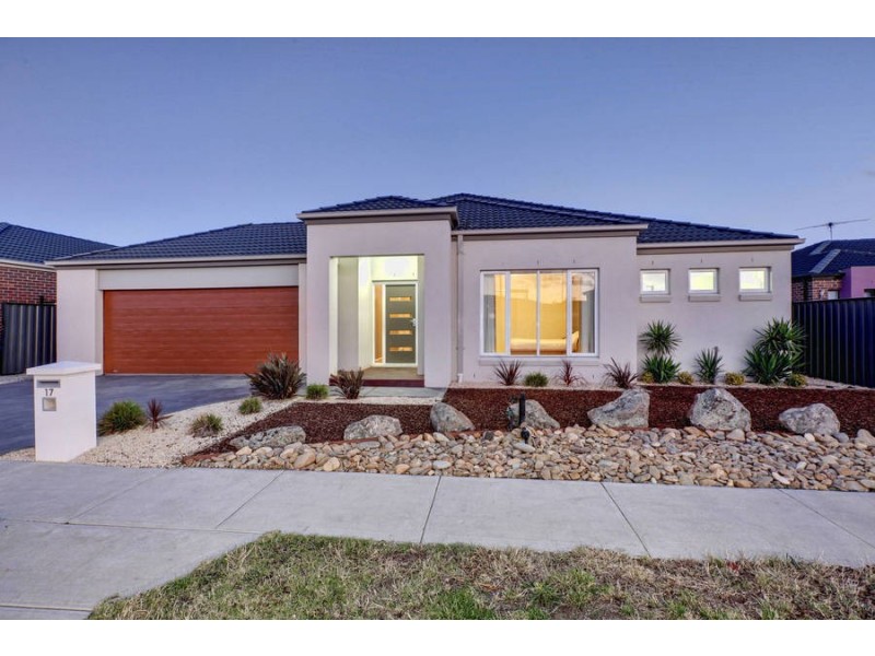 17 Coronet Avenue, Roxburgh Park VIC 3064