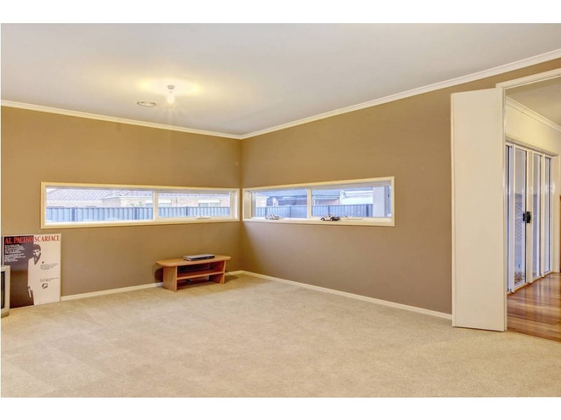 17 Coronet Avenue, Roxburgh Park VIC 3064