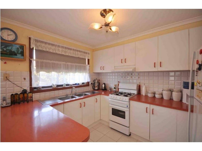 33 Tarcoola Avenue, Meadow Heights VIC 3048