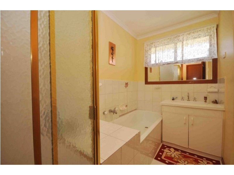 33 Tarcoola Avenue, Meadow Heights VIC 3048